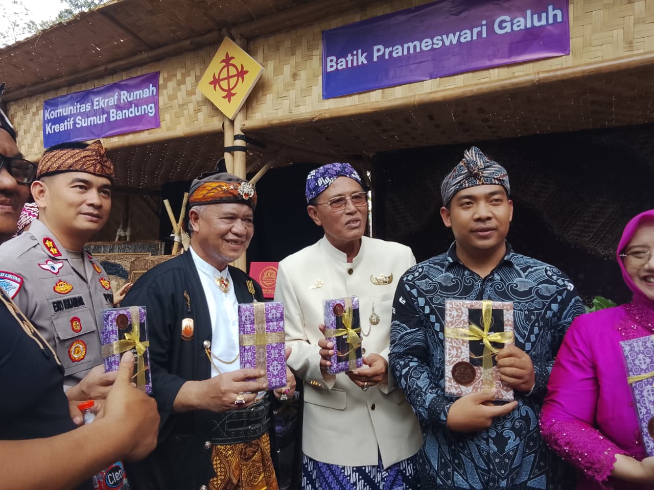 ABAH ANTON CHARLIYAN HADIRI TRADISI NYANGKU DI PANJALU  BERSAMA FERKOPINDA CIAMIS DAN TOKOH JAWA BARAT